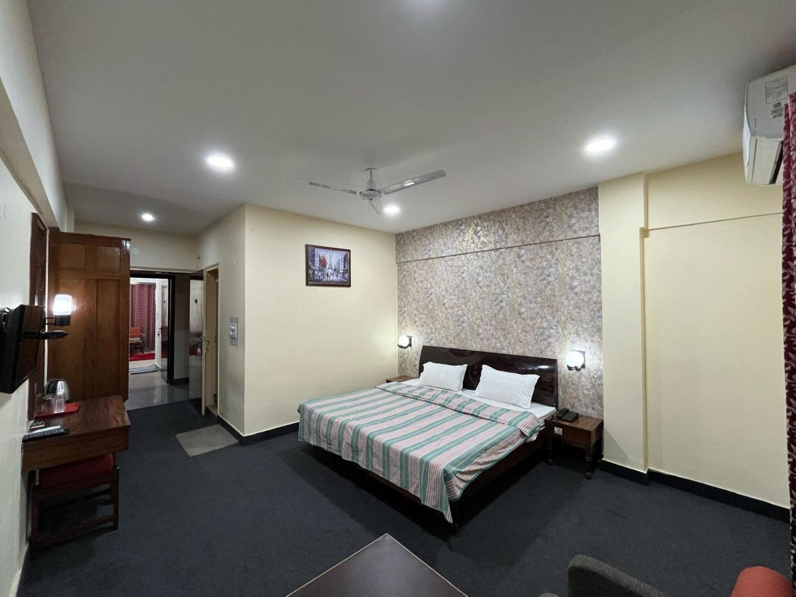 Gautam Hotel Varanasi Exterior foto